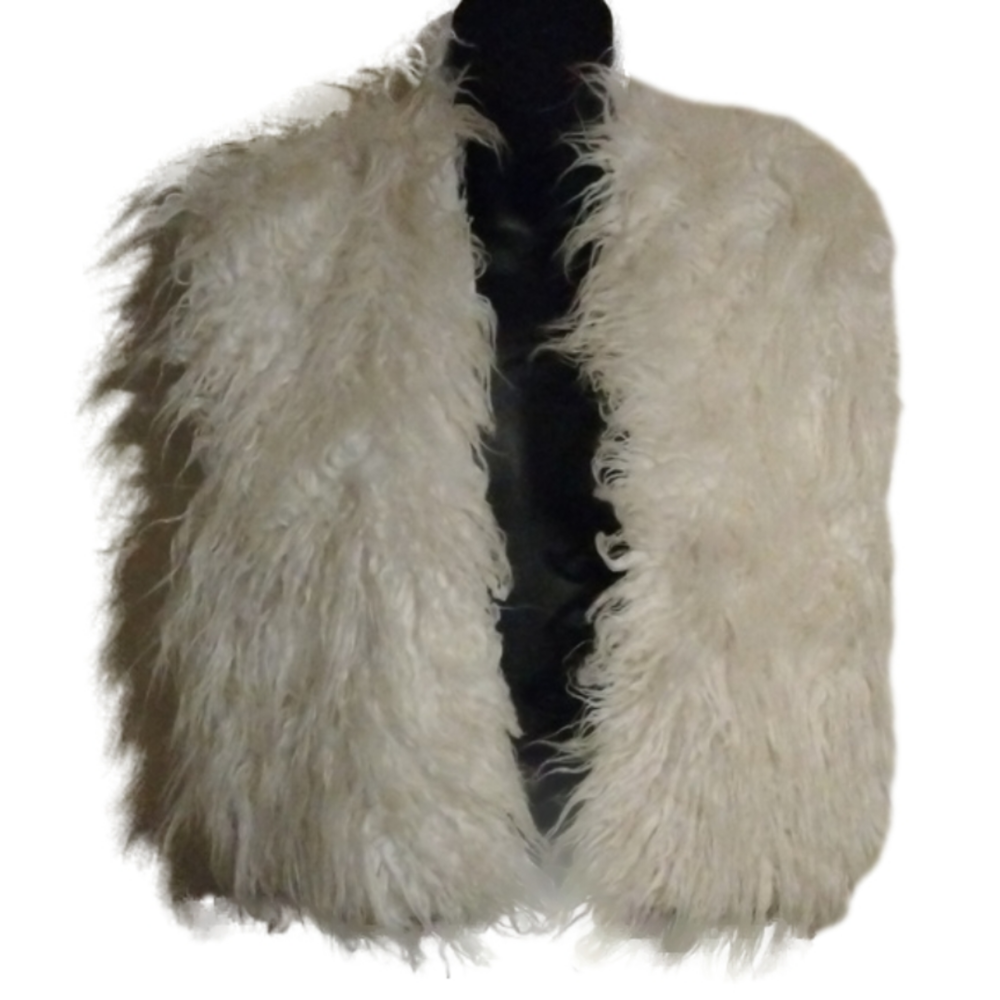 Jack Sherpa look? Off white furry vest. Size medium. Nwt from Macy's.
